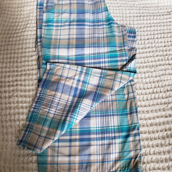 Capris - Picture 3 of 4